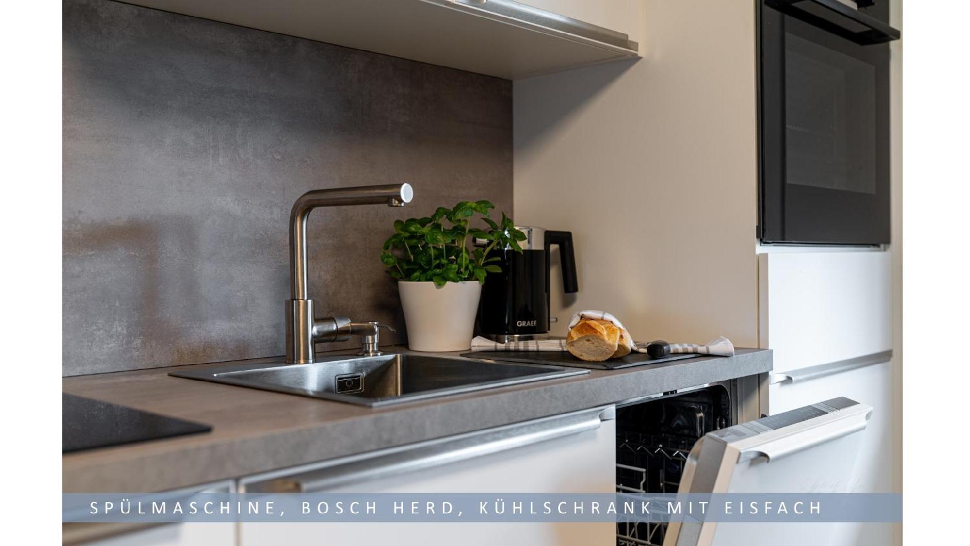 Leinetal - Bester Schlafkomfort In Hochwertiger Hotelbettwaesche, 3 - Grosse Kueche, Duschbad & Parkplatz * Northeim